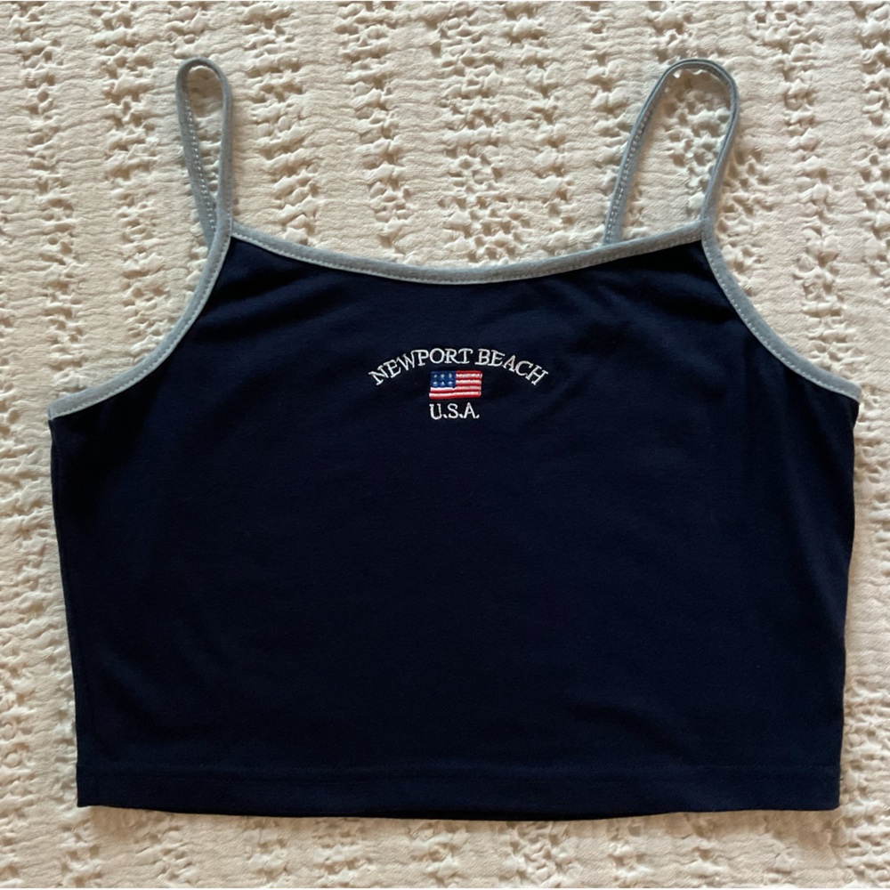 Woman’s Crop-Top (claw-clip included)